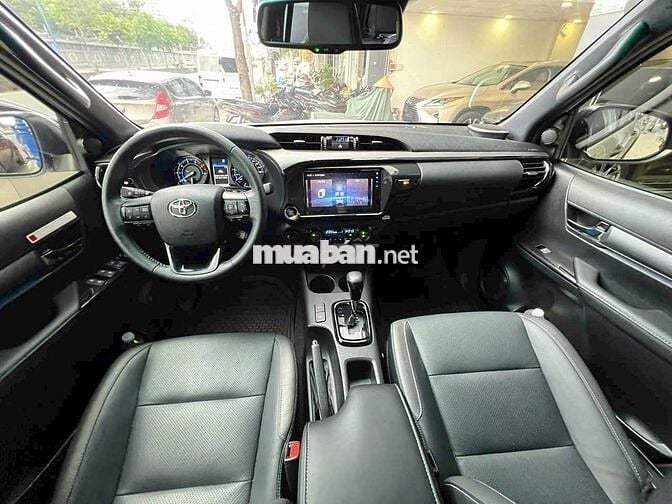 Toyota Hilux 2.8Q Adventure 2025 một chủ