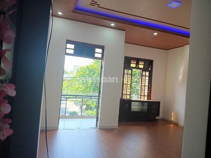 Nhà 2 tầng, 5,5 tỷ, Sau lưng nhà bác Nguyễn Bá Thanh
