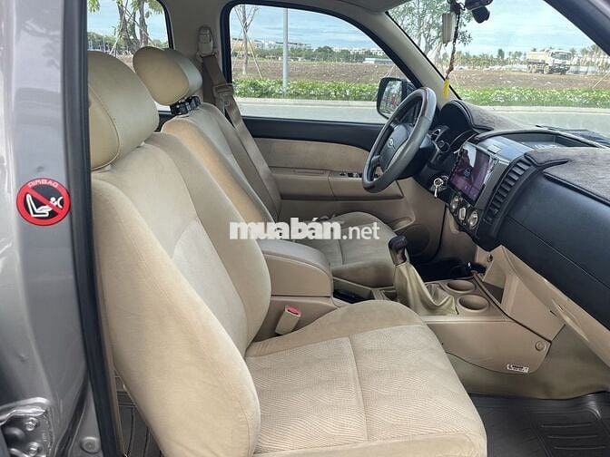 Ford Everest 2011 2.5L 4x2 MT - 78500 km