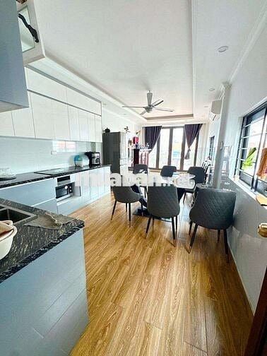 Bán gấp-Tôn Đức Thắng- Phân lô-Ô tô tránh-KD-6t thang máy-100m2-27 tỷ