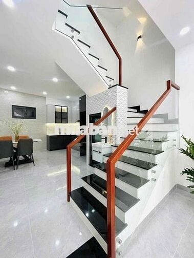 Chú Chính cần bán nhà đường Cô Giang, Quận 1. Giá 6Tỷ160/DT: 4m x 10m.