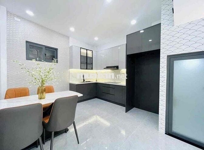 Chú Chính cần bán nhà đường Cô Giang, Quận 1. Giá 6Tỷ160/DT: 4m x 10m.