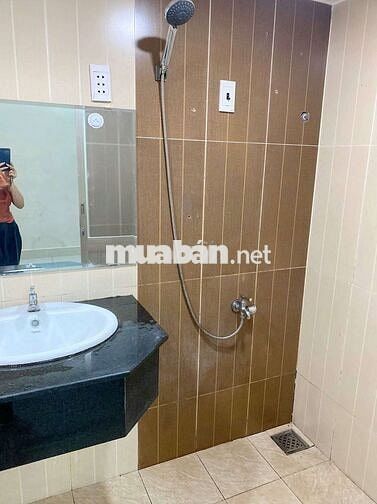 Cho thuê nhà 8,5tr hẻm xe tải. Có sân oto. Vào ở ngay 2pn.