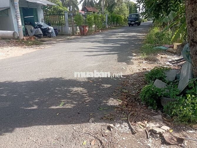 Cần bán đất mặt tiền đường Kênh A, Lê Minh Xuân có thổ cư 90%