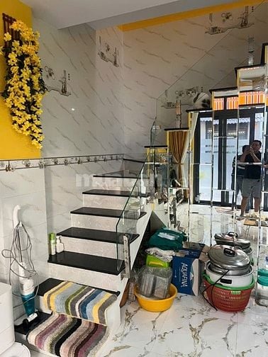 Bán gấp nhà hẻm 5m gần chợ Phú Lâm q6