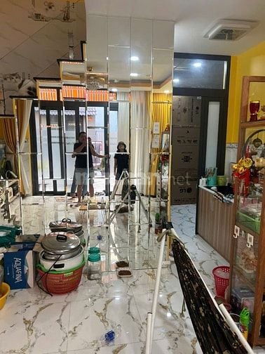 Bán gấp nhà hẻm 5m gần chợ Phú Lâm q6
