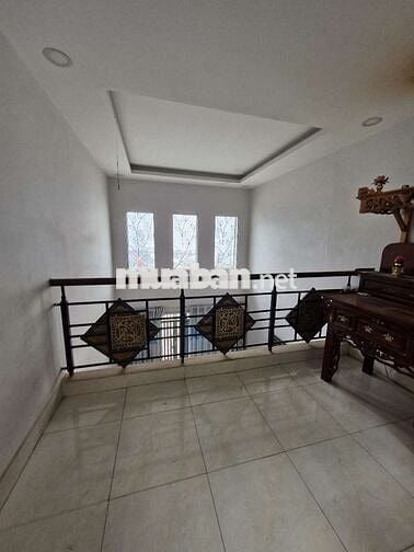 Cho thuê nhà lầu hẻm thông xe tải