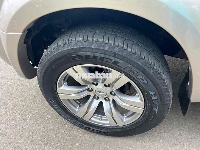 Ford Everest 2012 2.5L 4x2 MT - 2 km
