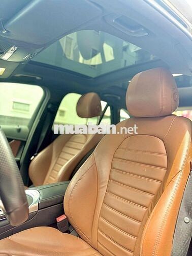 Mercedes Benz GLC300 2022 - 56000 km