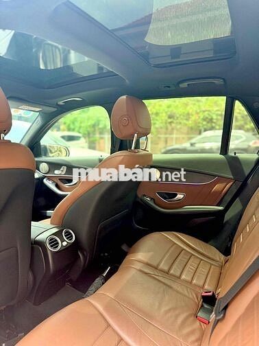 Mercedes Benz GLC300 2022 - 56000 km