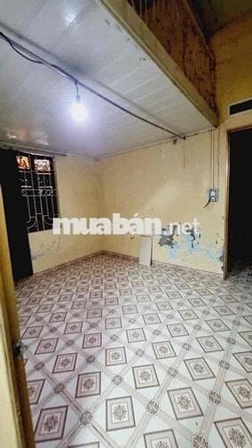 Cho thuê tập thể 918 Phúc Đồng , Long Biên 50m, giá 4.5 triệu, gác xep