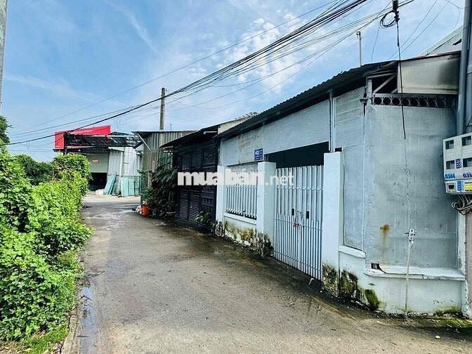 nhà gần ngã 4 tân phong 4,2x18 góc 2 mặt tiền