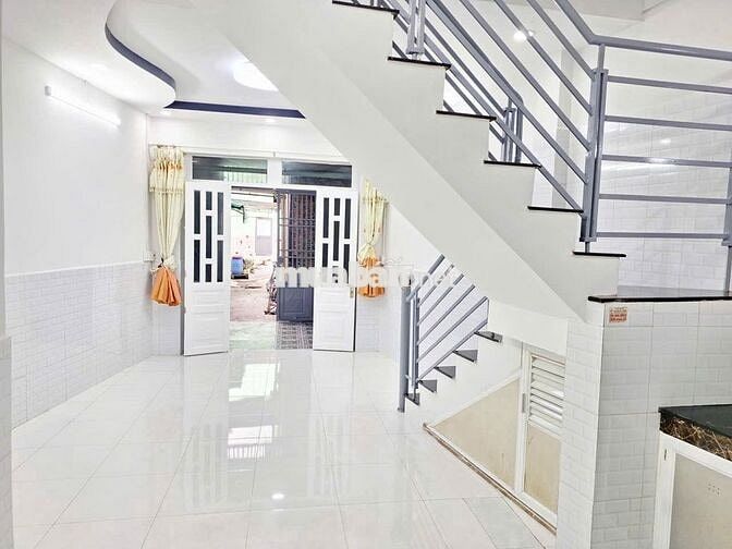 Bán gấp nhà 4x10 hẻm ngắn Nguyễn Ảnh Thủ, ngay ngã 4 giao Phan Văn Hớn