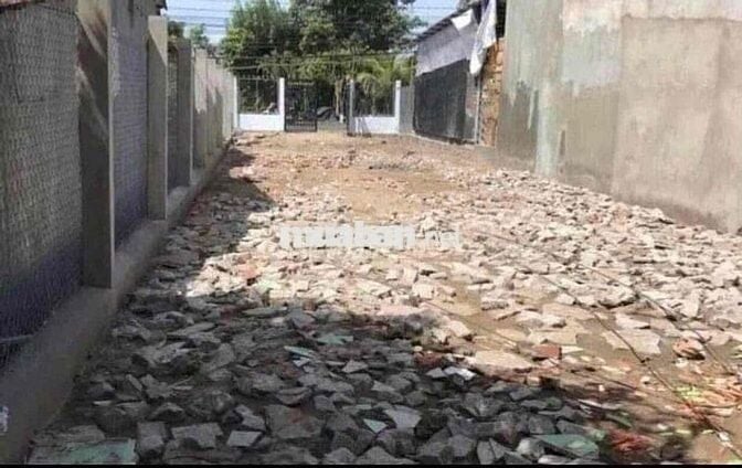 Đất thổ cư 252,2m2 giá 620triệu sổ hồng riêng