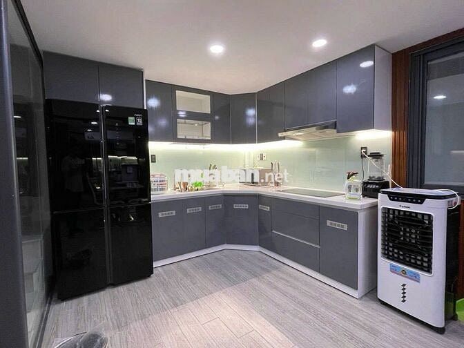 Nhà đẹp HXH Huỳnh Tấn Phát, Q7 – 5.5x14.5m, full nội thất có thang máy
