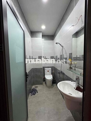 nhad mặt tiền cho thuê khu vip Tạ Q Bu P5 Q8 DT 4x18 . lầu sân thượng