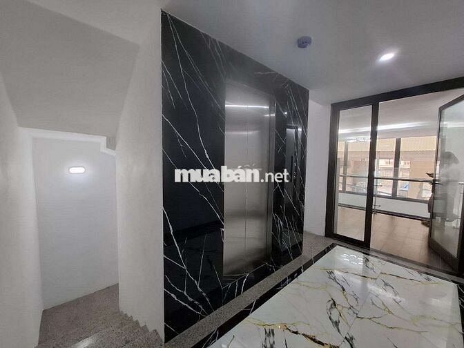 TÒA NHÀ VĂN PHÒNG- 7 TẦNG THANG MÁY - Ô TÔ ĐỖ CỬA- Minh Khai 87M