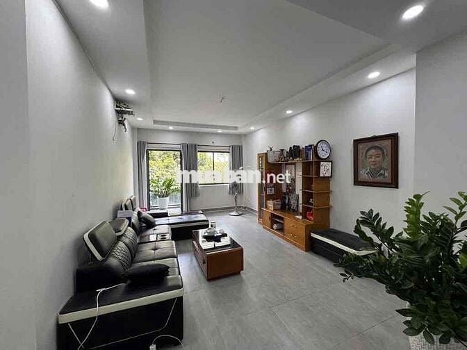 TRUNG TÂM BÀU CÁT SẦM UẤT MẶT TIỀN KINH DOANH , SỔ ĐẸP KHÔNG LỘ GIỚI .