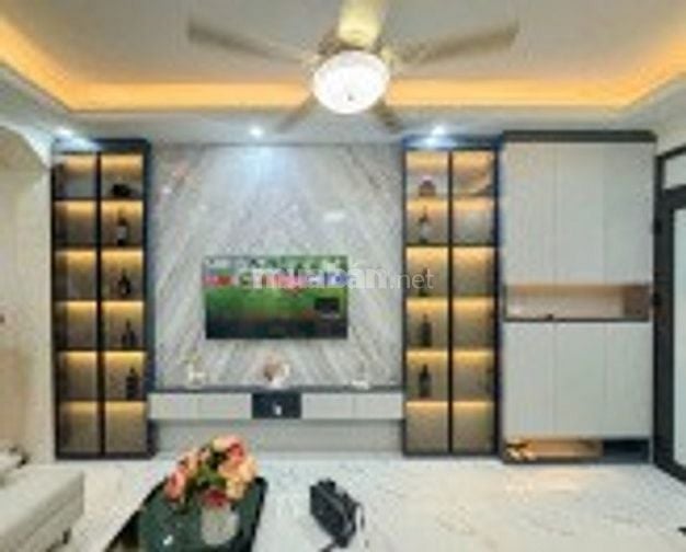 Nhà phân lô vip khu vực Trung Kính - ôtô tránh - tháng máy