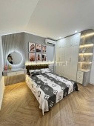 Nhà phân lô vip khu vực Trung Kính - ôtô tránh - tháng máy