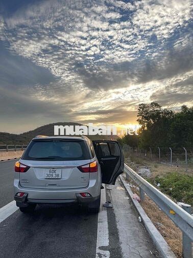 Isuzu Mu X 2017 2.5 4X2 MT - Xe gia đình