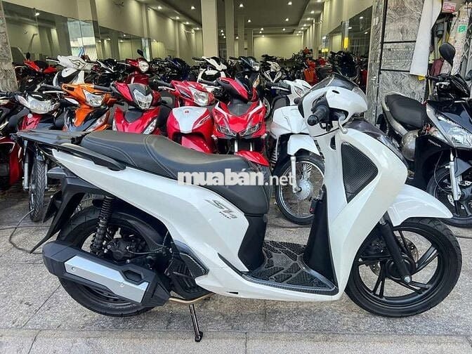 Honda SH 150 2018 mới 90% Bstp chính chủ