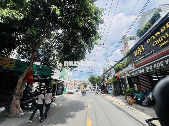 BÁN GẤP NHÀ CŨ MẶT TIỀN KINH DOANH CÁCH ĐH NGÂN HÀNG 300M_NGANG 4,2M
