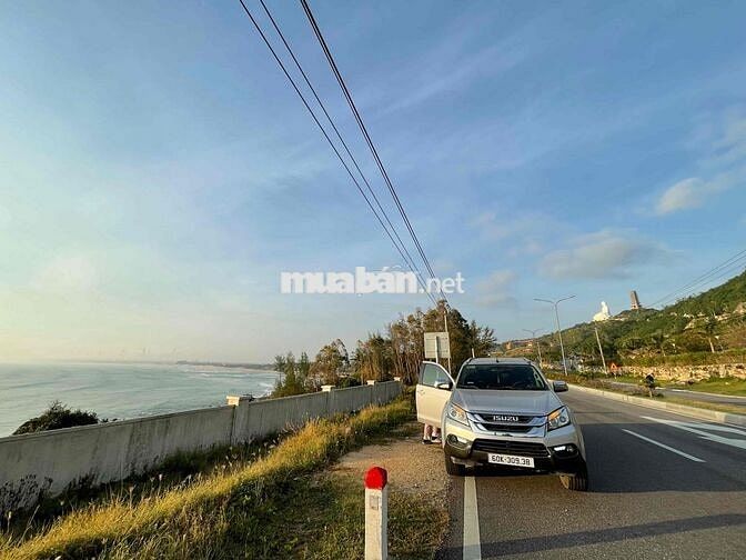 Isuzu Mu X 2017 2.5 4X2 MT - Xe gia đình