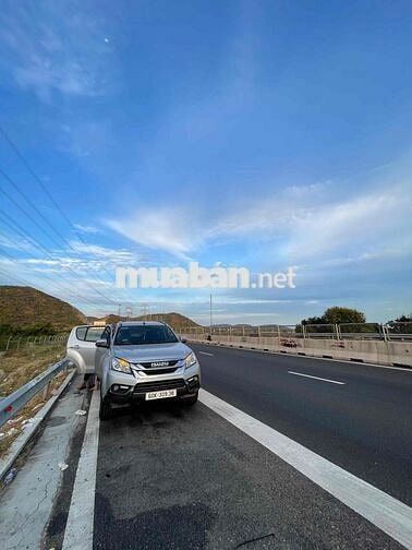Isuzu Mu X 2017 2.5 4X2 MT - Xe gia đình