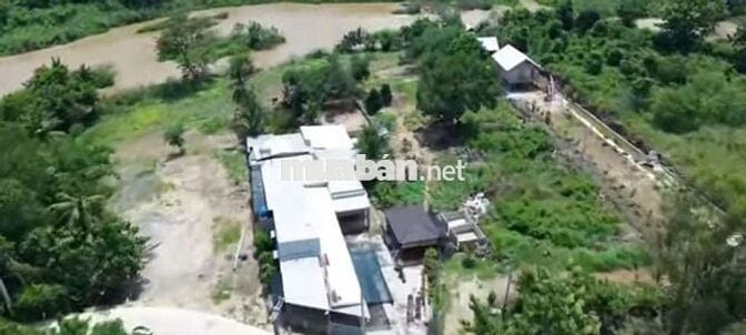Bán đất và nhà kiên cố để nghĩ dưỡng giáp sông Đồng Nai