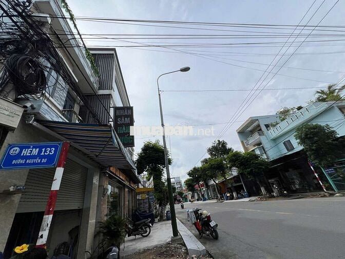 Bán đất tặng nhà cấp 4, gần đường lớnNguyễn Du trường học phườngDĩ An