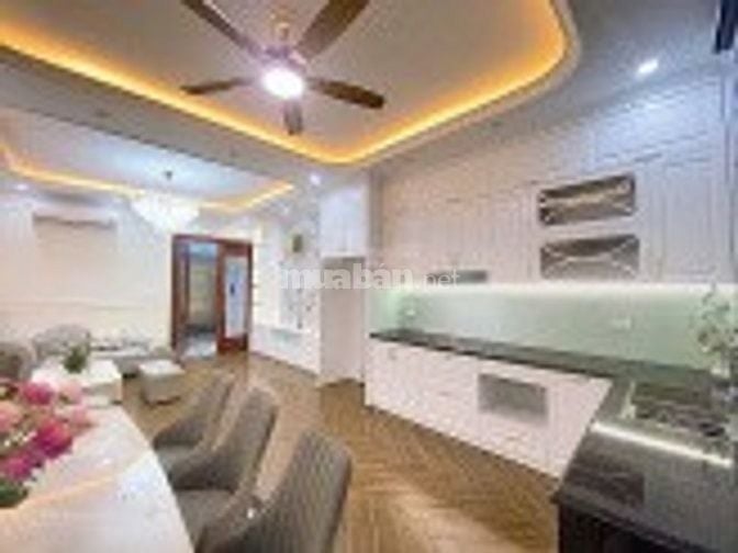 Mặt phố Nguyễn Khang - lô góc 3 thoáng - kinh doanh đỉnh