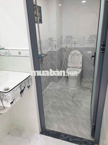 NHÀ XINH 4m x 14m – GẦN NGÃ 5 CHỢ ĐẦU MỐI HÓC MÔN