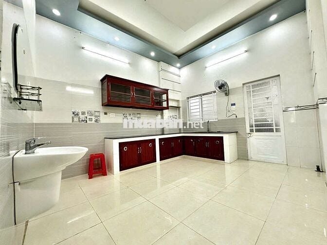 Nhà 10 triệu 4 phòng ngủ gần trường Đại học Y Dược, chợ an khánh