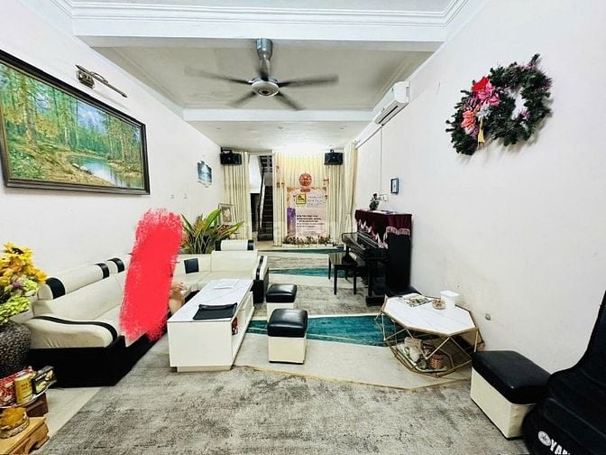 Bán gấp nhà phố Huỳnh Thúc Kháng, DT 55m2, 4t, Mt 4.2m, kinh doanh.