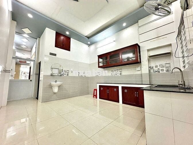 Nhà 10 triệu 4 phòng ngủ gần trường Đại học Y Dược, chợ an khánh