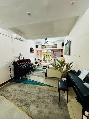 Bán gấp nhà phố Huỳnh Thúc Kháng, DT 55m2, 4t, Mt 4.2m, kinh doanh.