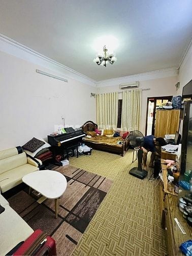 Bán gấp nhà phố Huỳnh Thúc Kháng, DT 55m2, 4t, Mt 4.2m, kinh doanh.