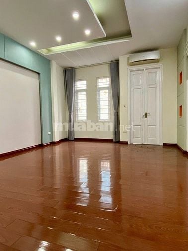 Bán nhà Nguyễn Chí Thanh, 4 tầng phân lô, ô tô tránh, ở luôn. 15 tỷ