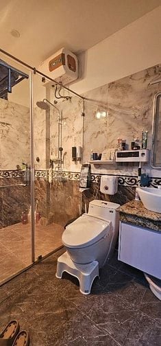 Bán Nhà Tại Phố Tôn Đức Thắng, 9,9 tỷ, 48m2 x 5 Tầng, Nội Thất Cao Cấp