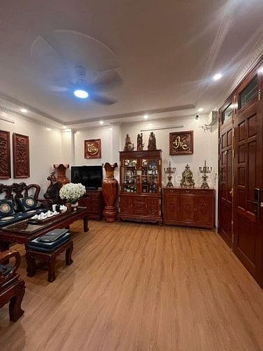 Bán Nhà Tại Phố Tôn Đức Thắng, 9,9 tỷ, 48m2 x 5 Tầng, Nội Thất Cao Cấp
