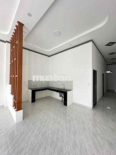 Nhà cấp 4 mặt nhựa lớn,đối diện cty xã hưng thịnh,đường thông