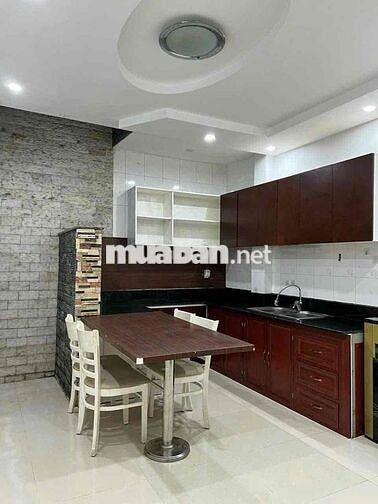 NHÀ SẠCH SẼ 2 LẦU + SÂN THƯỢNG THOÁNG MÁT 4PN 3WC HẺM LÊ HOÀNG PHÁI