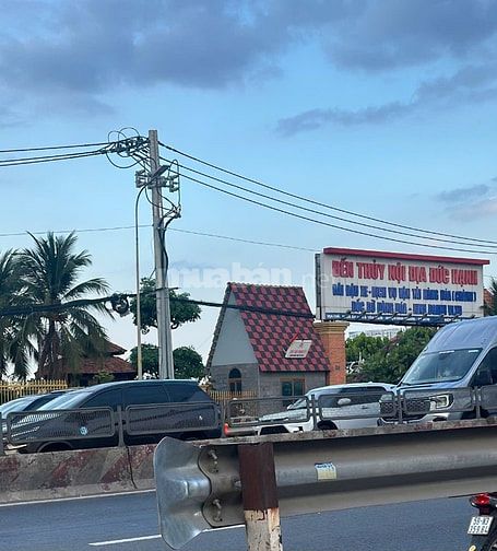  Thuê kho làm chành DT 1.000m2 mặt tiền QL1A, ngay chân cầu Bình Điền