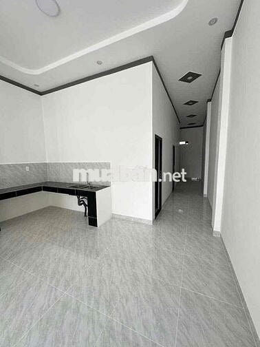 Nhà cấp 4 mặt nhựa lớn,đối diện cty xã hưng thịnh,đường thông
