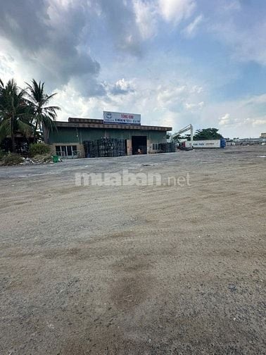  Thuê kho làm chành DT 1.000m2 mặt tiền QL1A, ngay chân cầu Bình Điền