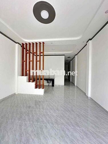 Nhà cấp 4 mặt nhựa lớn,đối diện cty xã hưng thịnh,đường thông