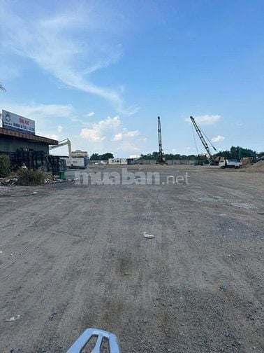  Thuê kho làm chành DT 1.000m2 mặt tiền QL1A, ngay chân cầu Bình Điền