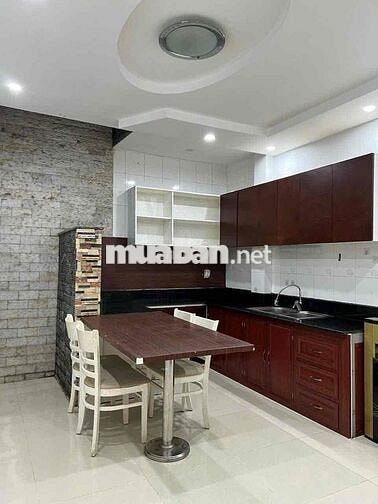 NHÀ SẠCH SẼ 2 LẦU + SÂN THƯỢNG THOÁNG MÁT 4PN 3WC HẺM LÊ HOÀNG PHÁI