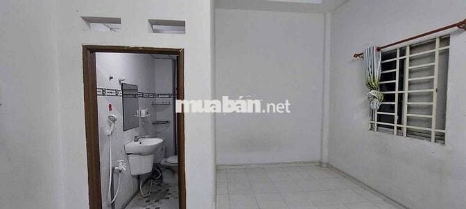 Nhà Sạch DT 110m2 1Trệt 1Lầu 2Pn 2Wc Sân Xe Máy Gần Cầu Bến Phân
